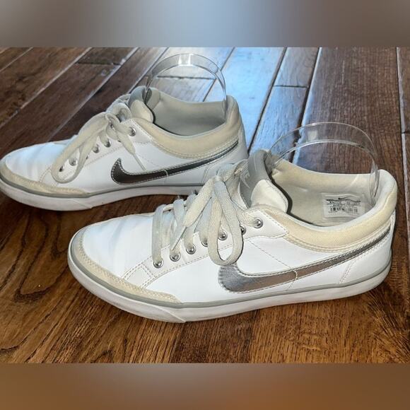 NIKE Capri III LTH Sneaker Womens Size 8.5 White Metallic Swoosh Low Top Lace Up - Picture 2 of 10